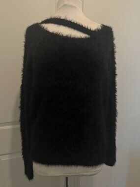 Ivory Rose Cozy Fuzzy Furry Soft Black Sweater Size M Stretchy Nylon Chest 43"